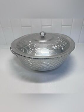 Vintage Nasco Hammered Aluminum Casserole Serving Dish W Lid Fruit Pattern